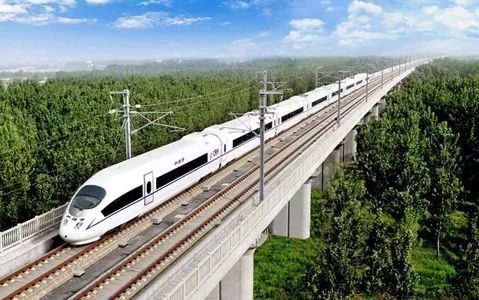 05           Bau der Zugstrecke Beijing-Xiongan beginnt           Die neue Metropolregion Xiongan soll bis 2020 von Beijing aus in nur 30 Minuten zu erreichen sein – doppelt so schnell wie jetzt. Weitere Schnellzugtrassen sollen Xiongan mit Tianjin und anderen Städten verbinden.