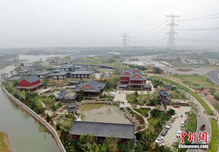 01           Chinas größter Landschaftspark in der Xiongan New Area           Der Park umfasst insgesamt 268.000 mu (etwa 1.786 Hektar). Als ein Modellpark der ökologischen Wiederherstellung wird er nach seiner Fertigstellung der größte Landschaftspark Chinas sein.
