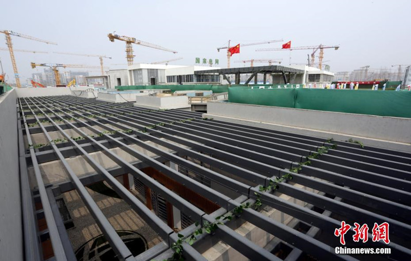 02           Chinas erstes Umspannwerk im unterirdischem Hoftyp in Betrieb genommen           Am 27. Juni wurde in der Xiongan New Area das erste Umspannwerk in Form eines unterirdischen Hofes in China offiziell in Betrieb genommen. Der Bau des 110-kV-Umspannwerks „Hexi“ hatte im September 2019 offiziell begonnen und wurde nach 21 Monaten nun erfolgreich abgeschlossen.